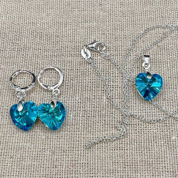 NIB 925 Sterling Silver Zircon Skye Blue Heart Pendant and Earring Set - Picture 5 of 10